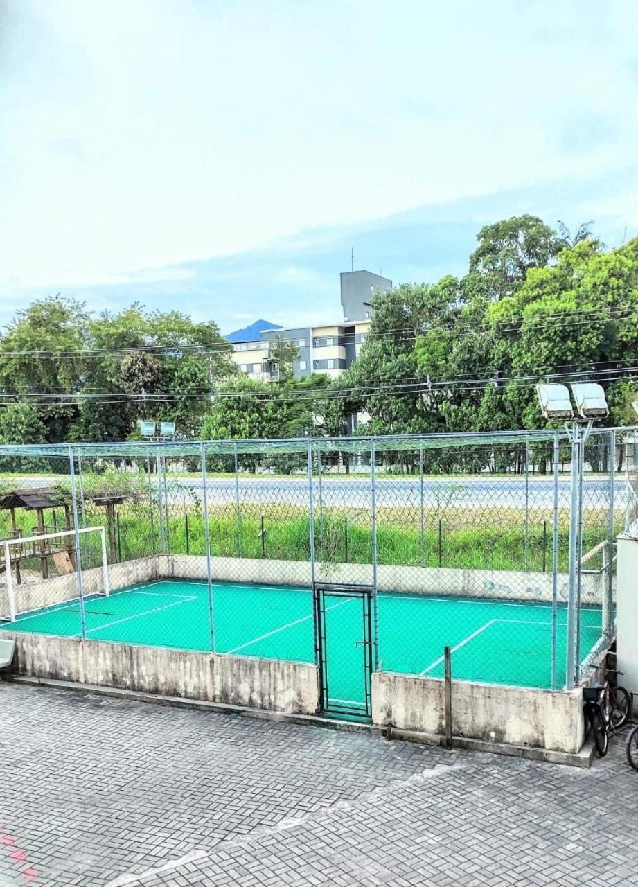 Com Piscina Churrasqueira Em